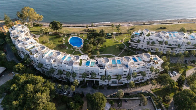 2 Bedroom Middle Floor Apartment in Estepona - Image 1
