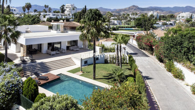 4 Bedroom Detached Villa in Guadalmina Alta - Image 1