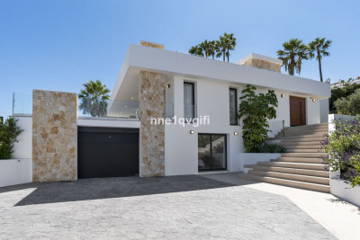 4 Bedroom Detached Villa in Guadalmina Alta - Image 3