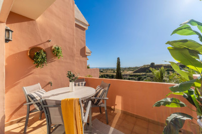 2 Bedroom Middle Floor Apartment in Riviera del Sol - Image 2