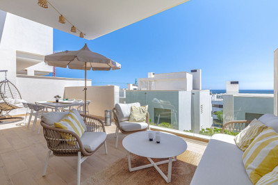 3 Bedroom Middle Floor Apartment in Estepona - Image 1