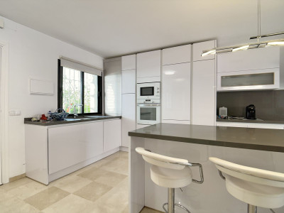2 Bedroom Middle Floor Apartment in Nueva Andalucía - Image 5