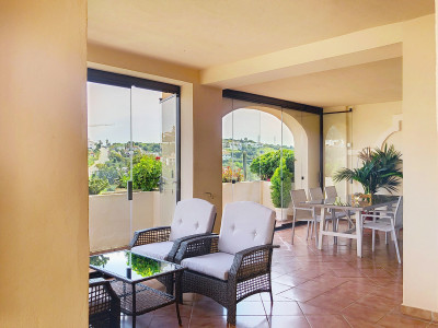 3 Bedroom Middle Floor Apartment in Estepona - Image 2