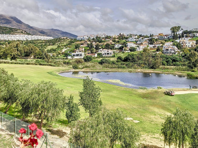 3 Bedroom Middle Floor Apartment in Estepona - Image 4