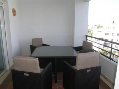 4 Bedroom Penthouse in Puerto Banús - Image 4