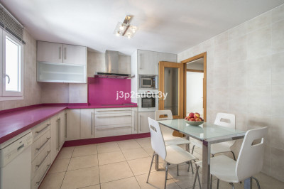 4 Bedroom Middle Floor Apartment in Nueva Andalucía