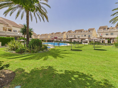 4 Bedroom Townhouse in La Duquesa - Image 1