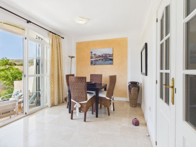 4 Bedroom Townhouse in La Duquesa - Image 3