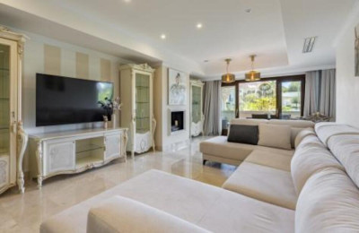 3 Bedroom Middle Floor Apartment in The Golden Mile - Image 4