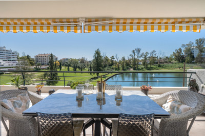 4 Bedroom Middle Floor Apartment in Guadalmina Alta - Image 1