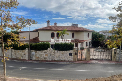 6 Bedroom Detached Villa in Benalmadena Costa - Image 1