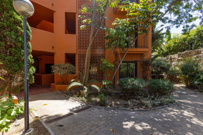 2 Bedroom Ground Floor Apartment in Estepona - Image 5