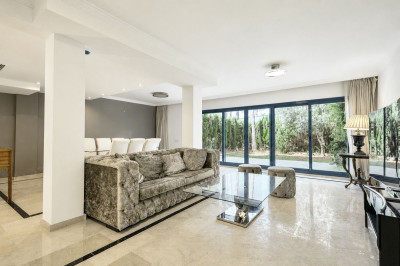 4 Bedroom Townhouse in Nueva Andalucía - Image 4
