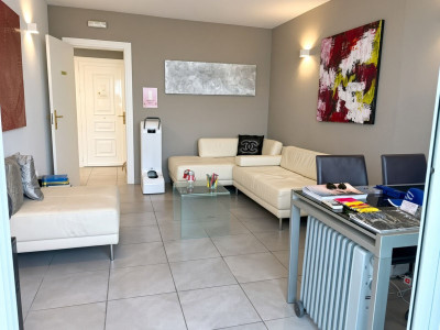 1 Bedroom Middle Floor Apartment in Marbella - Image 2