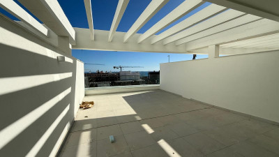1 Bedroom Middle Floor Apartment in La Cala de Mijas - Image 2