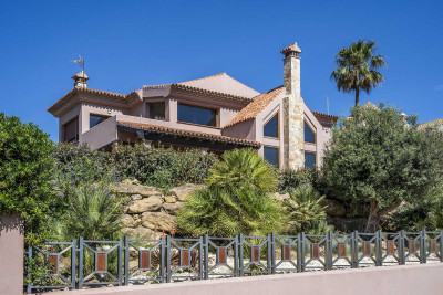 4 Bedroom Detached Villa in La Alcaidesa - Image 1
