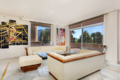 3 Bedroom Middle Floor Apartment in Nueva Andalucía - Image 4