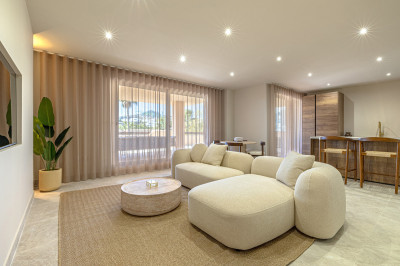 2 Bedroom Ground Floor Apartment in Benahavís - Image 2