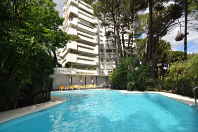 2 Bedroom Middle Floor Apartment in The Golden Mile
