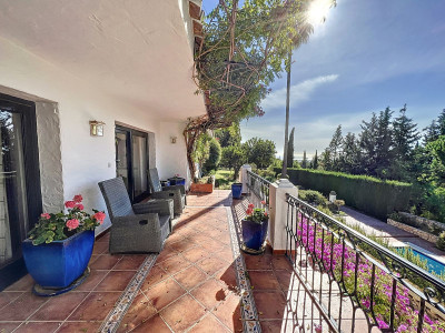 4 Bedroom Detached Villa in Mijas - Image 2