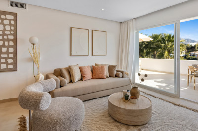 2 Bedroom Middle Floor Apartment in La Quinta - Image 2