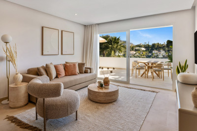 2 Bedroom Middle Floor Apartment in La Quinta - Image 3
