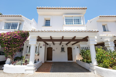 4 Bedroom Townhouse in Riviera del Sol - Image 1