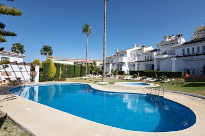 4 Bedroom Townhouse in Riviera del Sol - Image 2