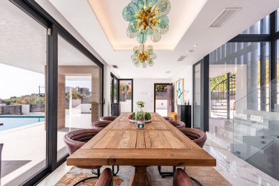 3 Bedroom Detached Villa in Estepona - Image 2