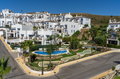 3 Bedroom Ground Floor Apartment in El Paraiso - Image 1