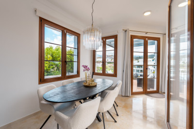 4 Bedroom Detached Villa in Estepona - Image 2