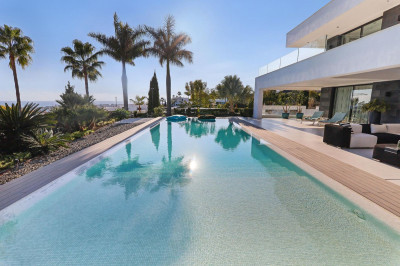 6 Bedroom Detached Villa in Los Flamingos