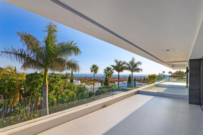 6 Bedroom Detached Villa in Los Flamingos - Image 2