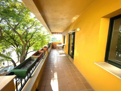 3 Bedroom Middle Floor Apartment in San Pedro de Alcántara - Image 3