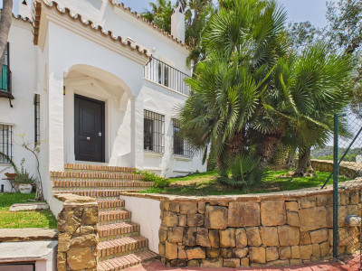 4 Bedroom Semi-Detached House in Istán - Image 3