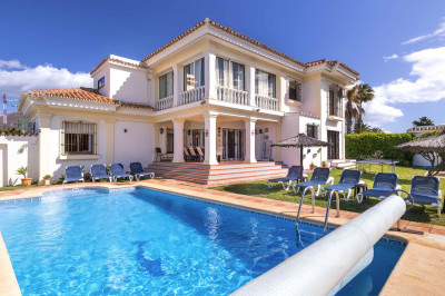 5 Bedroom Detached Villa in Estepona - Image 1