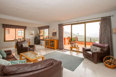 2 Bedroom Middle Floor Apartment in La Mairena