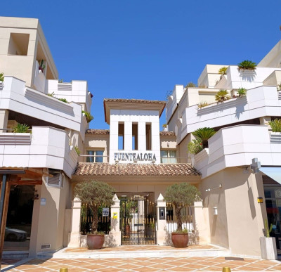 3 Bedroom Middle Floor Apartment in Nueva Andalucía - Image 1