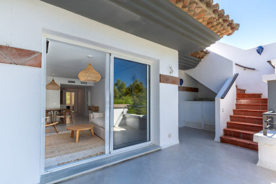 2 Bedroom Penthouse in Benahavís - Image 2