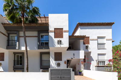 2 Bedroom Penthouse in Benahavís - Image 5