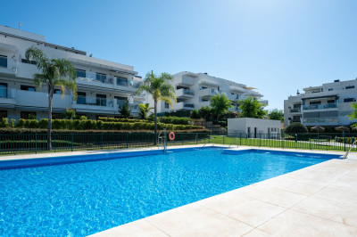 2 Bedroom Middle Floor Apartment in La Cala de Mijas - Image 2