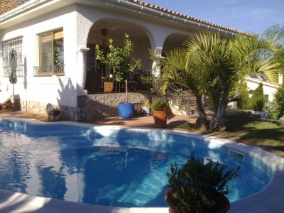 7 Bedroom Detached Villa in Nueva Andalucía - Image 1