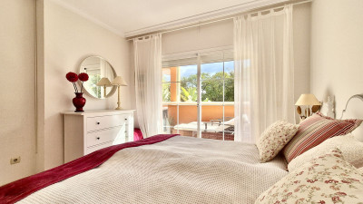 2 Bedroom Middle Floor Apartment in Nueva Andalucía - Image 3