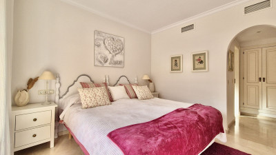 2 Bedroom Middle Floor Apartment in Nueva Andalucía - Image 4