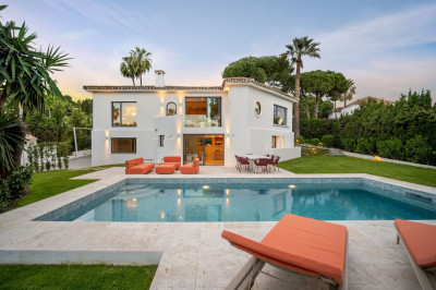 4 Bedroom Detached Villa in Nueva Andalucía - Image 1