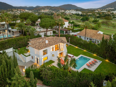 4 Bedroom Detached Villa in Nueva Andalucía - Image 5