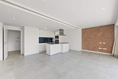 3 Bedroom Middle Floor Apartment in Selwo - Image 2