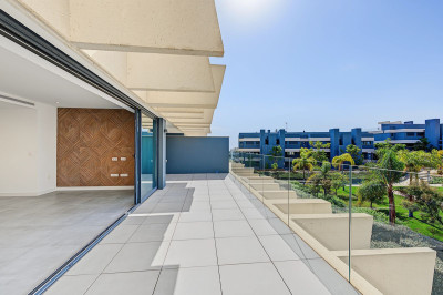 3 Bedroom Middle Floor Apartment in Selwo - Image 5