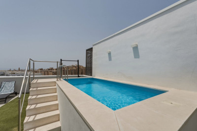 4 Bedroom Penthouse in Estepona - Image 3