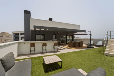 4 Bedroom Penthouse in Estepona - Image 5
